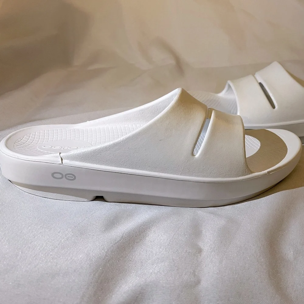 OOFOS Women's OOahh Luxe Slide Sandal - White - 9 - Picture 3 of 9